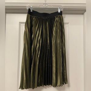 Metallic Pleated Skirt